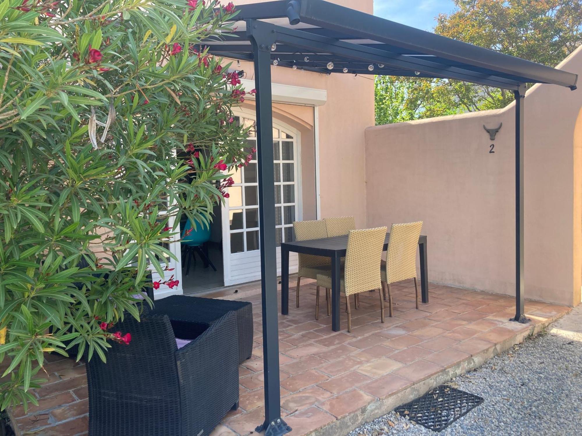 Les Bougainvillees De Camargue Villetelle Oda fotoğraf